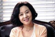 闫妮爆料母亲李静视频在线观看,温馨瞬间感动网友